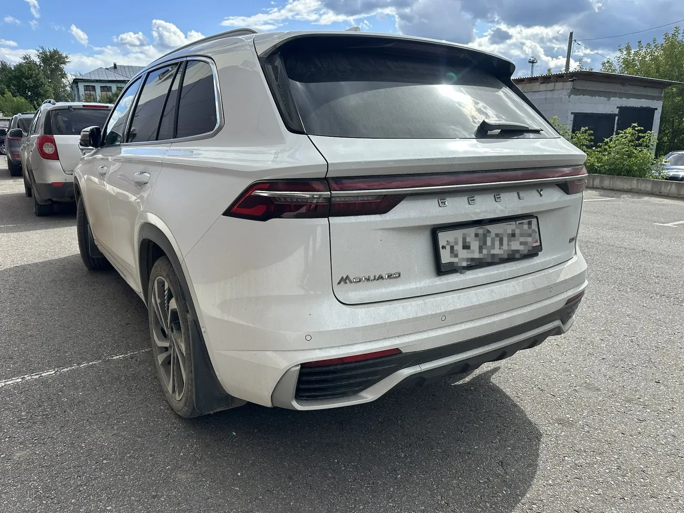 Geely Monjaro, выкупленный автомобиль, вид сзади